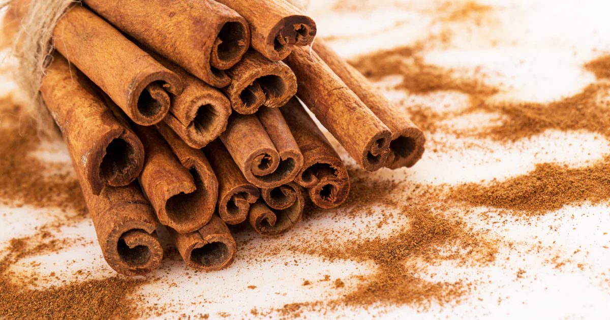 вода та кориця