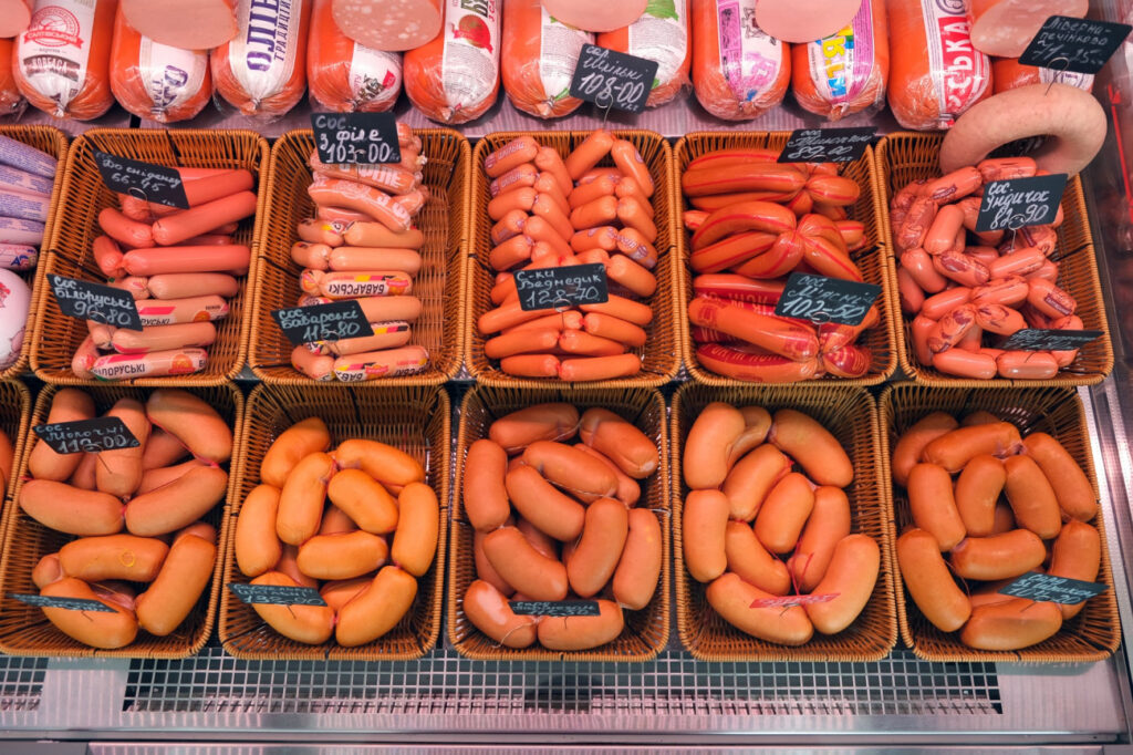 М’ясна продукція оптом від виробника: вигідна співпраця з СМК